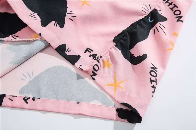 ゆるかわ黒猫 シルエット柄シャツ