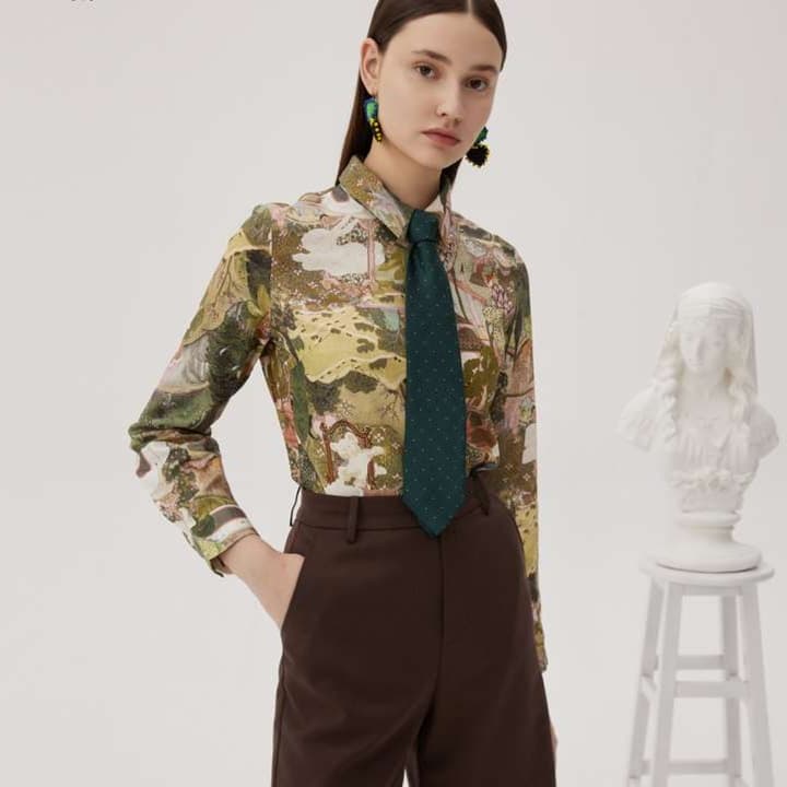 総柄シャツ　古城と自然が織りなす物語柄シャツ