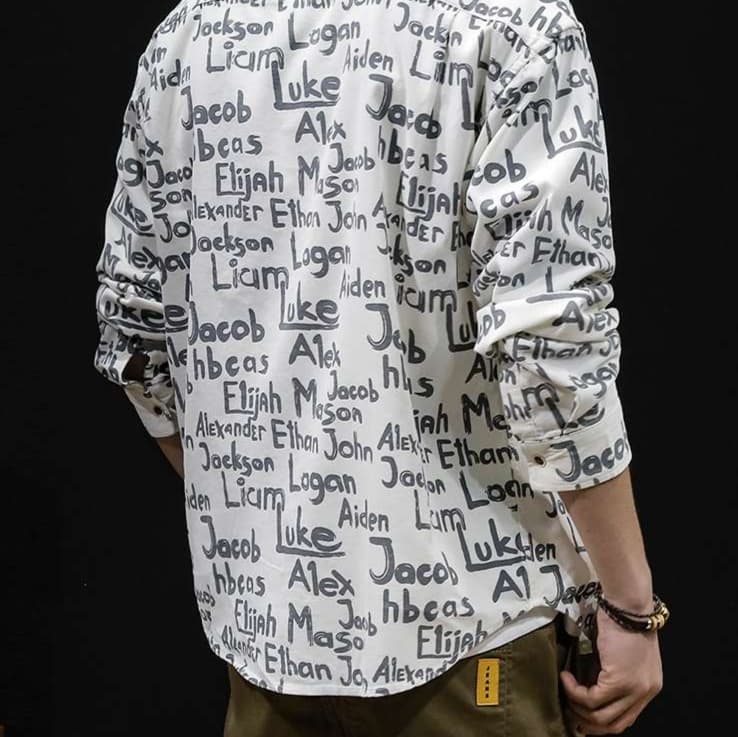 カジュアル名前文字列柄シャツ