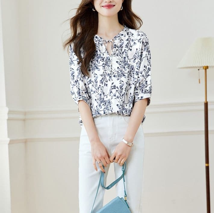 柄シャツ 草花舞う優美ブラウス