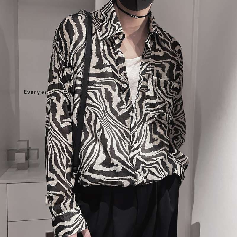 黒柄シャツ　シンプルゼブラ柄シャツ