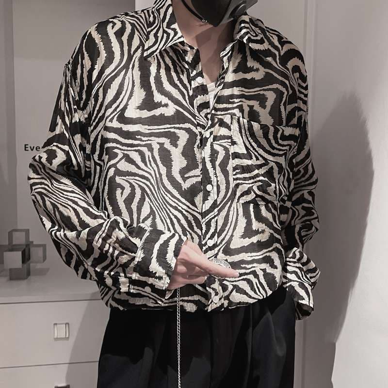 黒柄シャツ　シンプルゼブラ柄シャツ