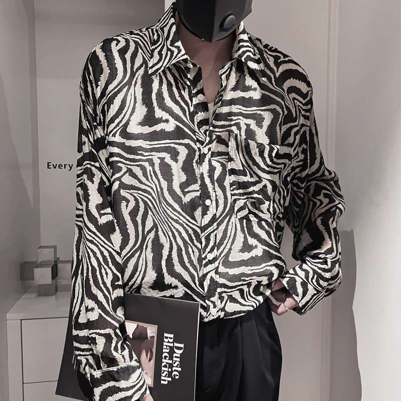黒柄シャツ　シンプルゼブラ柄シャツ