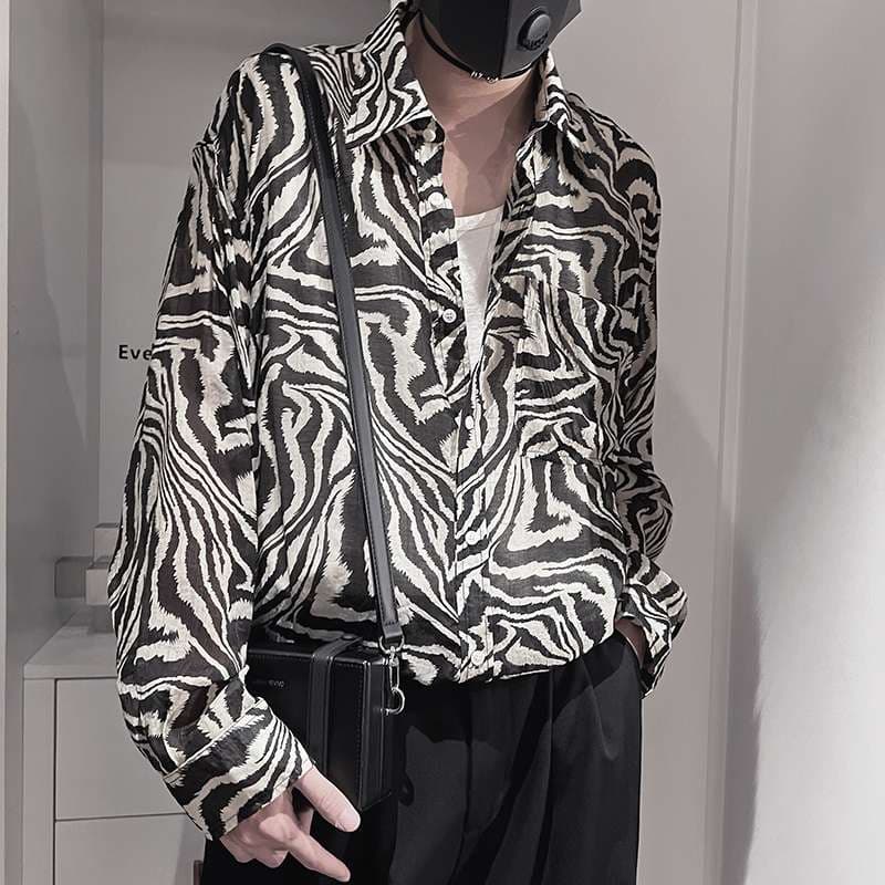 黒柄シャツ　シンプルゼブラ柄シャツ