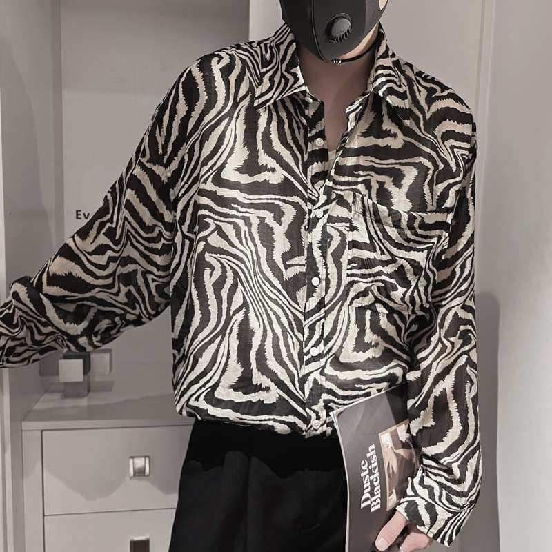 黒柄シャツ　シンプルゼブラ柄シャツ