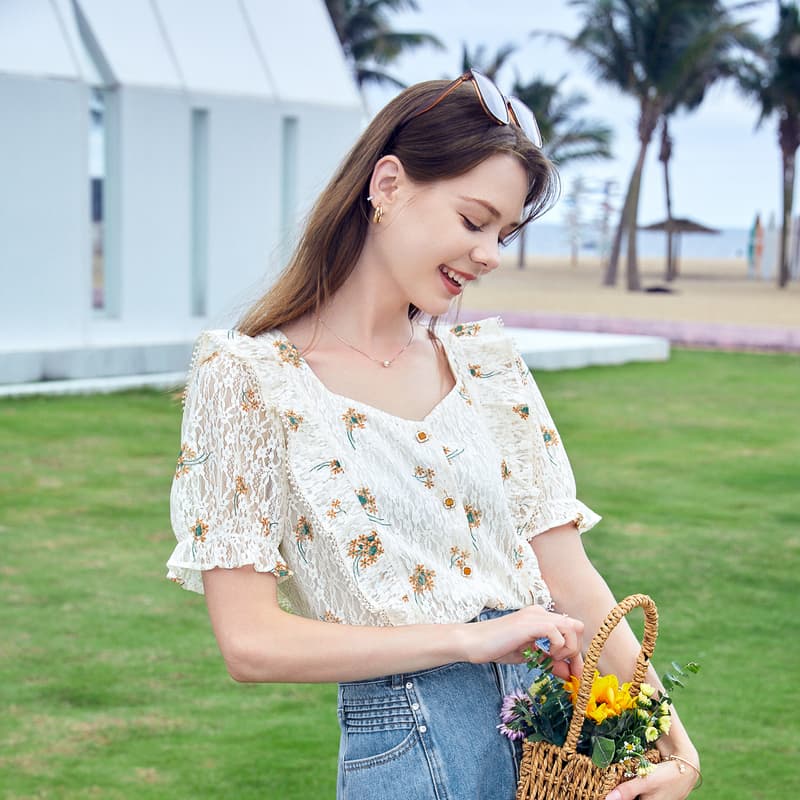 柄シャツ 柄シャツ 優美な小花刺繍 パフスリーブブラウス