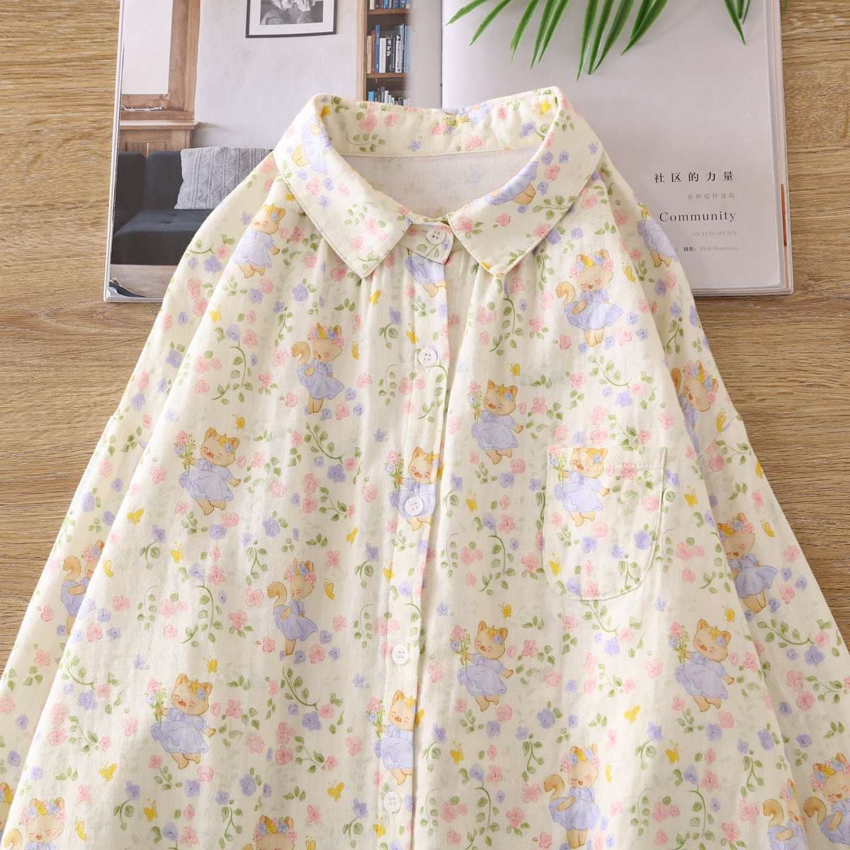 猫柄シャツ おしゃれ猫と花々の長袖シャツ