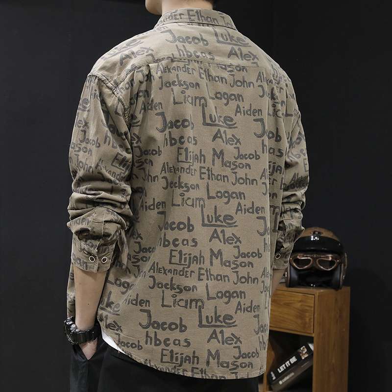 カジュアル名前文字列柄シャツ