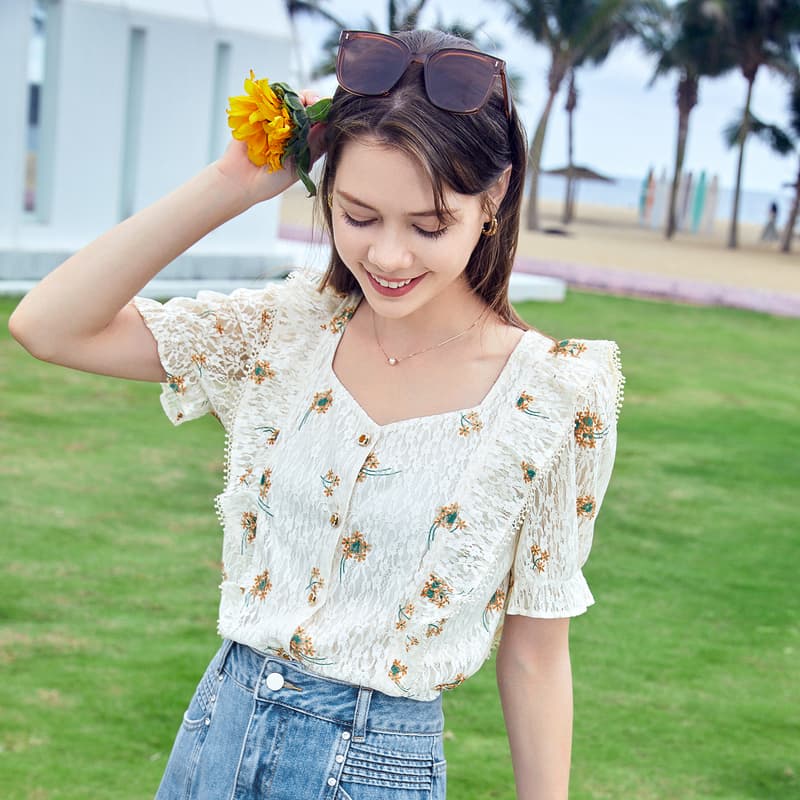 柄シャツ 柄シャツ 優美な小花刺繍 パフスリーブブラウス