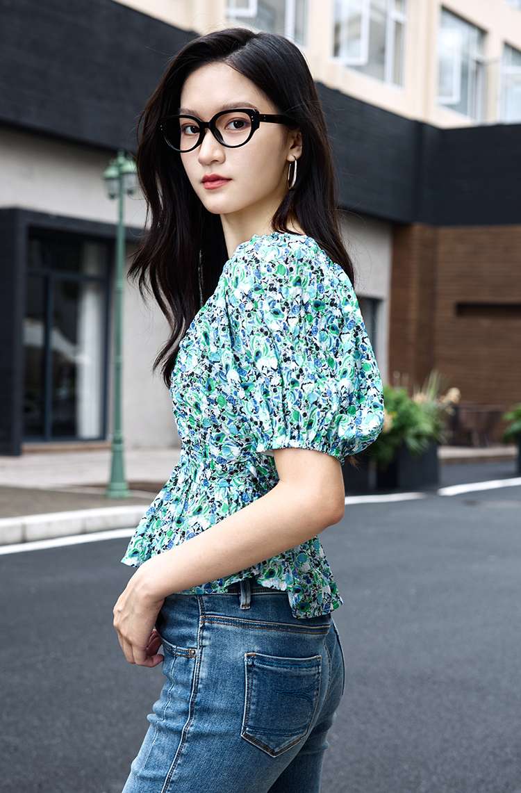 花柄シャツ 優美な花模様パフスリーブぺプラムブラウス