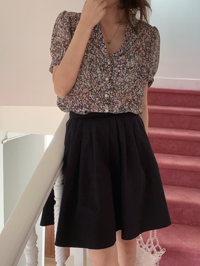 レトロ可愛い 小花柄シャツ パフスリーブブラウス